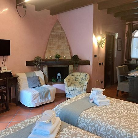 Monolocale Elvira Abbadesse Guest House Milan Bagian luar foto