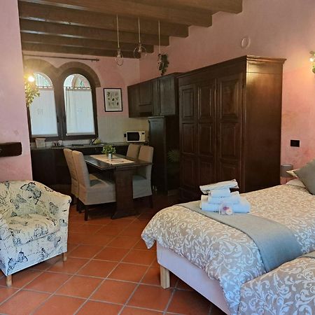 Monolocale Elvira Abbadesse Guest House Milan Bagian luar foto