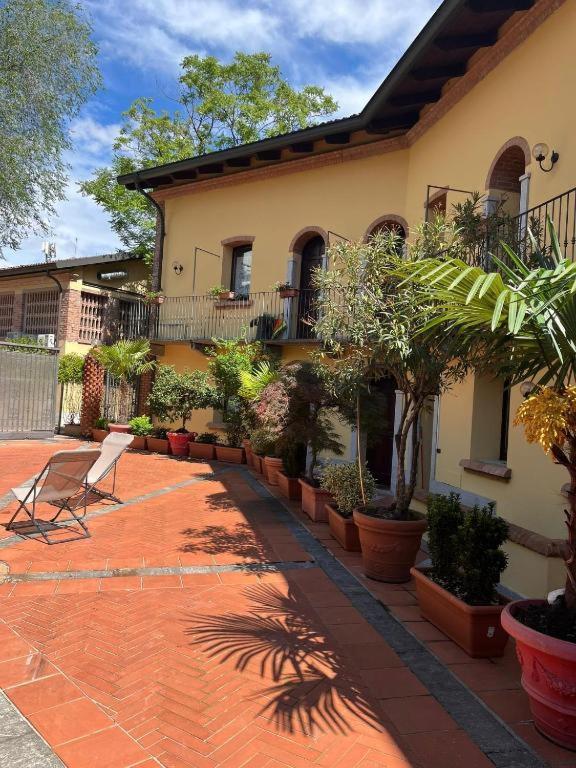 Monolocale Elvira Abbadesse Guest House Milan Bagian luar foto